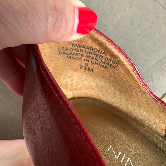 Nine West 3.75” red pointy heels - Picture 7 of 7